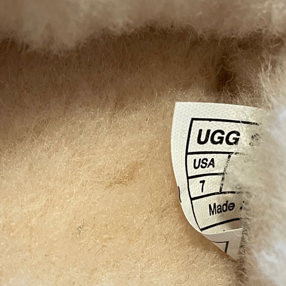 UGG moccasin - Picture 3 of 3